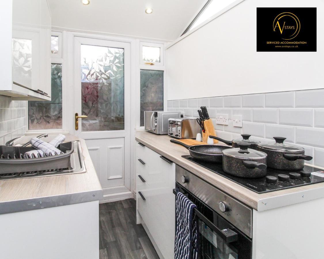 Modern House By Av Stays Short Lets & Serviced Accommodation St Helens St Helens  Buitenkant foto